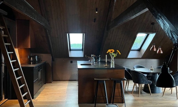 Kvenvær Condo | Cozy Loft Suite on the Oceanfront, close to Restaurant, Sauna and Boat Rental.