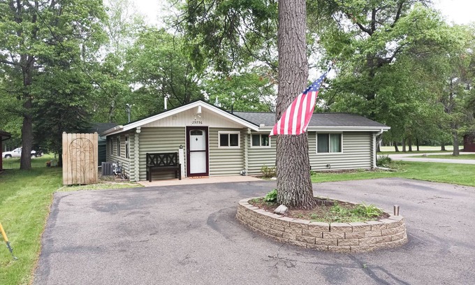 Breezy Point House | Cozy Log Cabin in Breezy Point! Book for summer!