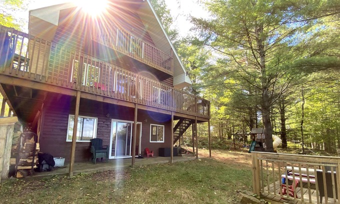 Frontenac Cottage | Cozy Log Cabin on a Private Lake
