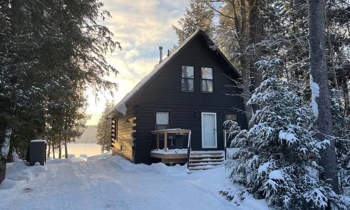 Kearney Cottage | Cozy log cabin with wood-burning sauna