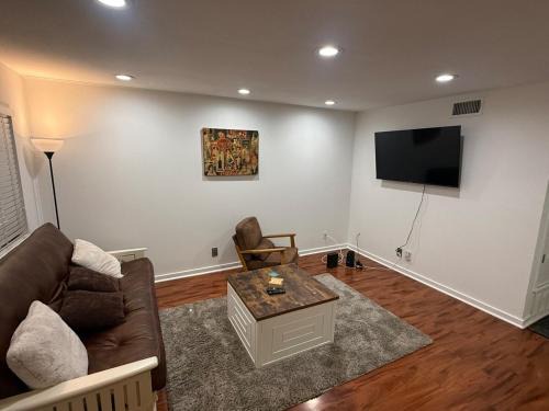 Greater South River City Apartment | Cozy Lux 1bd apt - Austin