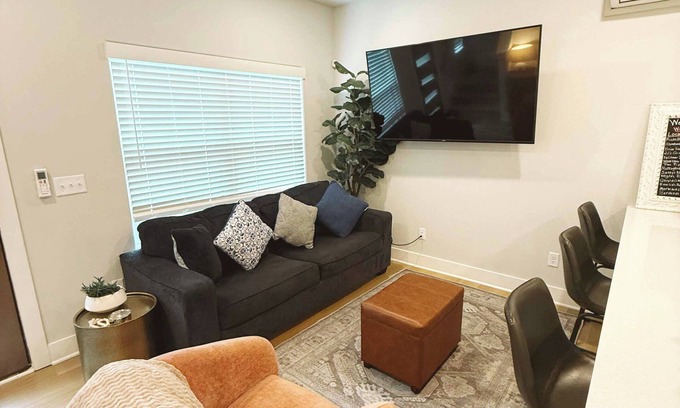 Fayetteville House | Cozy Luxe Stay Walk to any HOGS Stadium