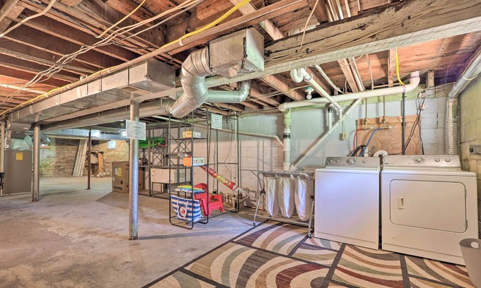 Manistee House | Cozy Manistee Getaway Near Dtwn & Beach!