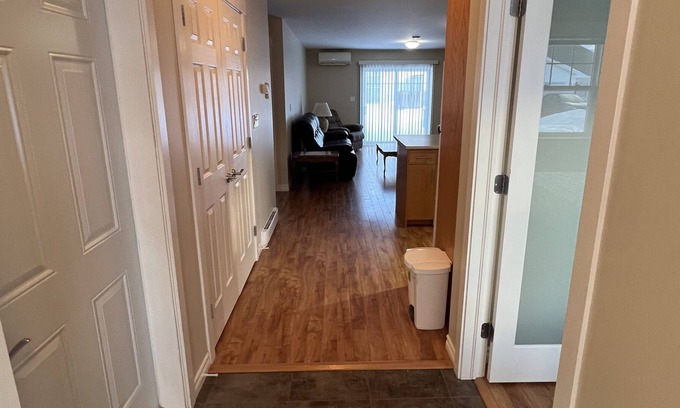 Summerside House | Cozy & Modern 2 Bedroom - 2 mins from Credit Union Place!