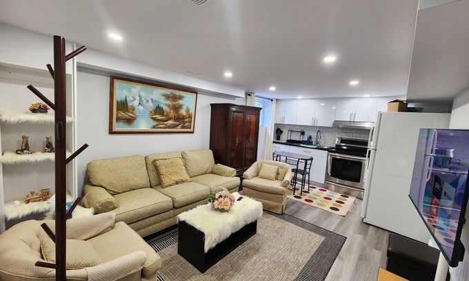 Westminster House | Cozy Modern Basement Suite Near401 Fully Furnished