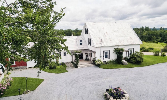 Saint David Other | Cozy Modern Farmhouse w/Hot Tub mins to Saint Andrews By-The-Sea! Pet Friendly!