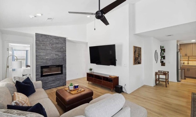 Old East Dallas House | Cozy & Modern Home in Heart of Dallas
