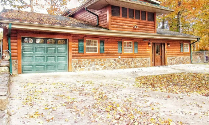 Dandridge House | Cozy Mountain Cabin Game room Hot tub Fireplace
