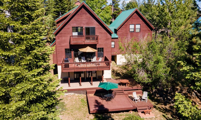 Truckee Ski Chalet | Cozy Mountain Retreat in Tahoe Donner with Large Deck and Mountain Views