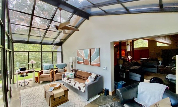 Hamilton House | Cozy open studio cabin with a relaxing vibe on serene Lake Harding.