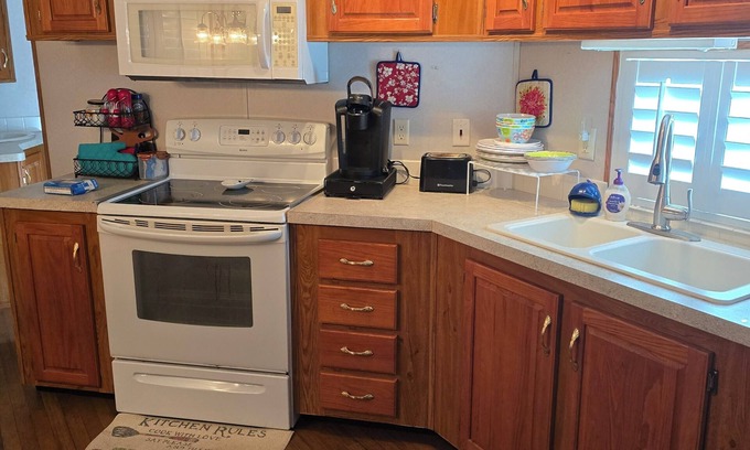 Salt Springs House | Cozy park model with WiFi and AC in fabulous Salt Springs.