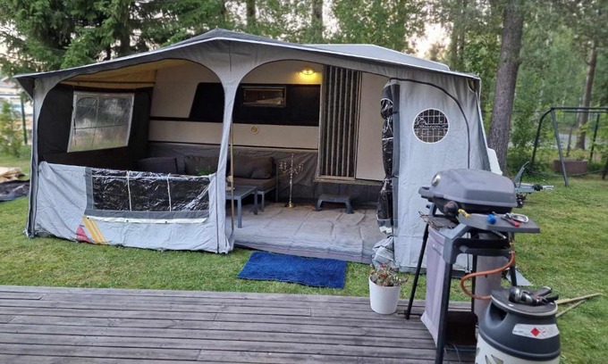 Lulea House | Cozy private caravan on our lawn