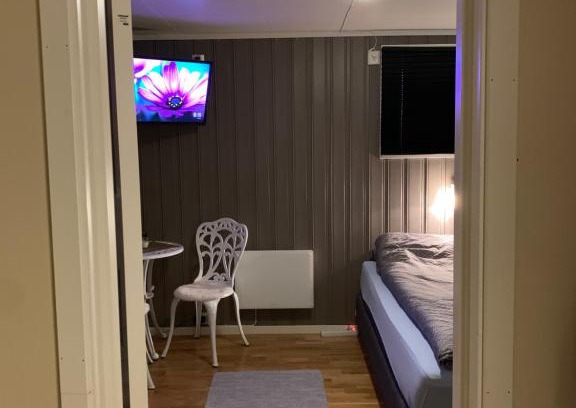 Leknes Apartment | Cozy & private room in the middle of Lofoten