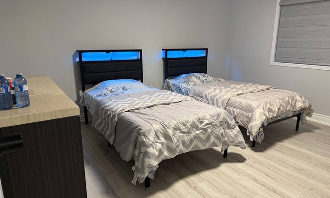 Durham Region House | Cozy Private Room with Two Comfy Beds & Modern Touches-Near Durham College& UOIT