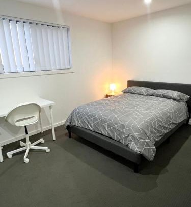 Guildford House | Cozy Queen Room in Modern Home! - OR3