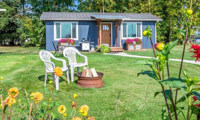 Lynden House | Cozy.Quiet. A/C | Breathtaking Views