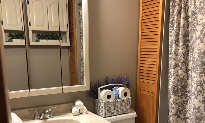 Orson House | Cozy Retreat at Bernie’s Bottom