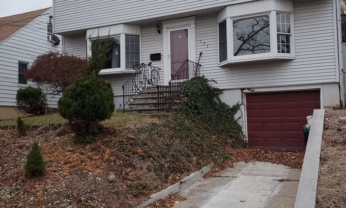 Stroudsburg House | Cozy retreat on Mountain w/Family entertainment studio Pet-Friendly!