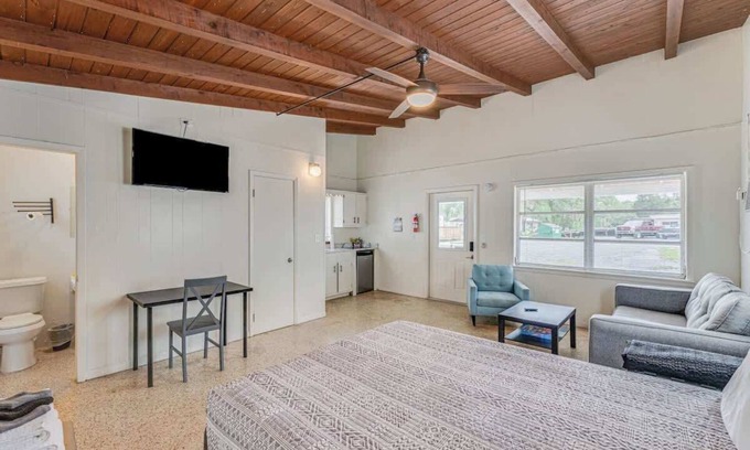 Chassahowitzka Cabin | Cozy River Cabin | Escape to Seven Sisters Springs