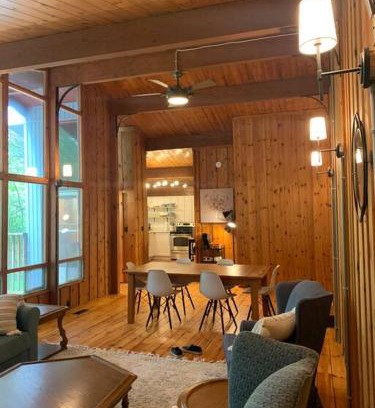 Alton House | Cozy Riverside Cottage in Caledon Alton