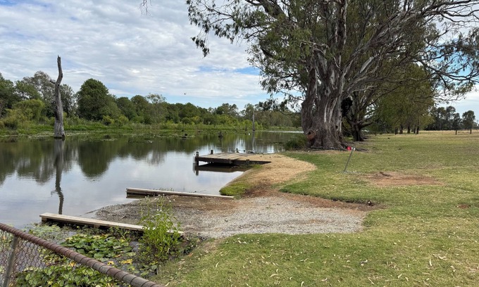 Nagambie House | Cozy Riverside Property with River Access & Boat Ramp and Dock