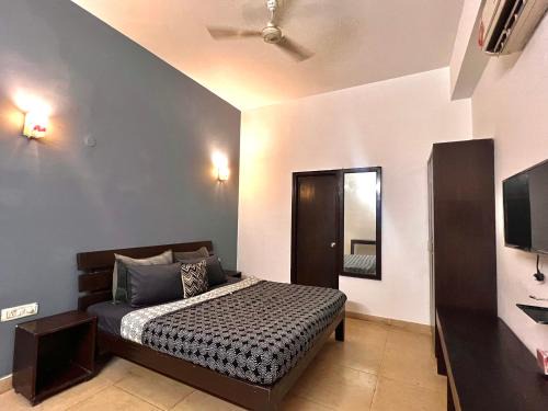 Gurugram Hotel | cozy room with attach washroom on rajiv chowk