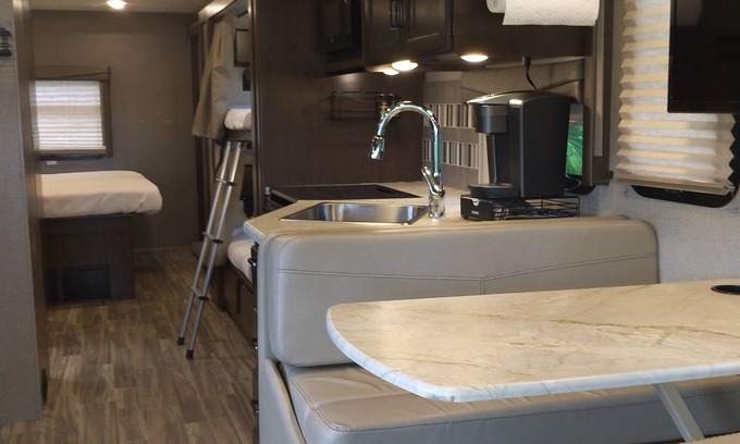 Juno Ridge House | Cozy RV with AC and WiFi North Palm Beach - 1 mile to beach