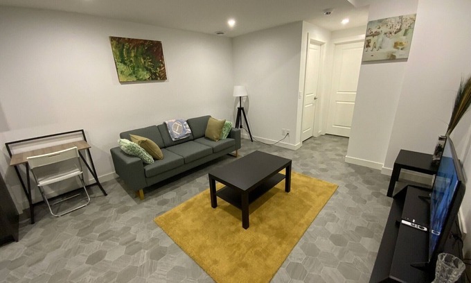 Southeast Calgary Apartment | Cozy SE APT Suitable for Long Stay