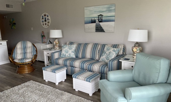Duck Condo | Cozy Second Floor Unit in Oceanfront Condominiums