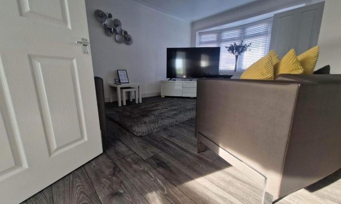Shotts House | Cozy Shotts House with 2 Bedrooms