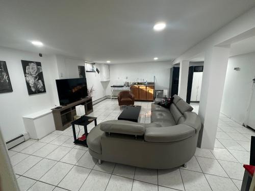 Englewood Apartment | Cozy Spacious Guest Suite