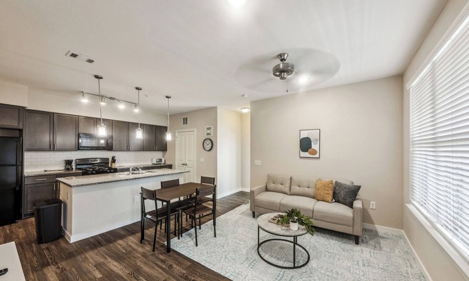 Southeast Houston Apartment | Cozy & Spacious I Parking I Properties by Preston