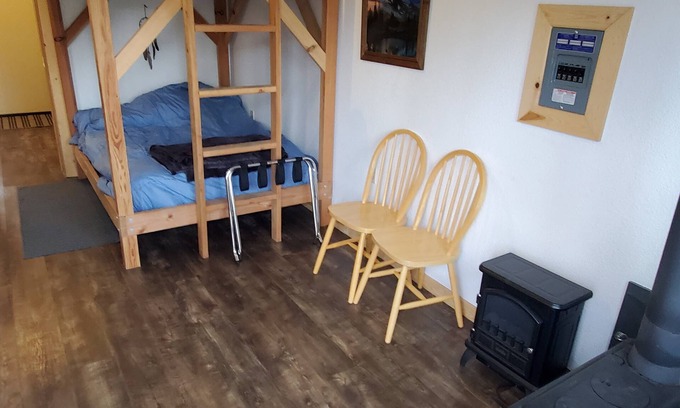 Cohoe Cabin | Cozy Squirrels Nest Cabin - Kasilof