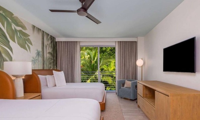 Nassau Hotel | Cozy Stay | Unit w/Balcony! Water Park, Pools, Onsite Dining, Pet-Friendly!