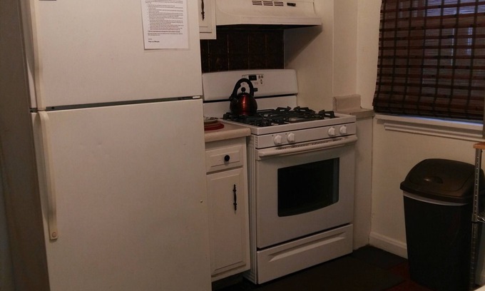 Cleveland Heights Apartment | Cozy Stone Castle 12 Mins To CWRU/Cleveland Clinic