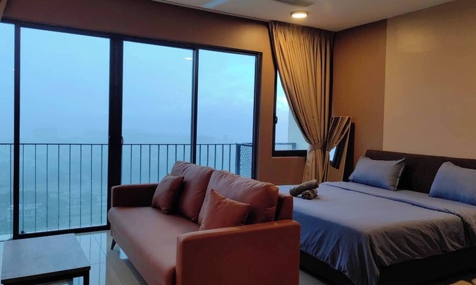 Shah Alam Apartment | Cozy Studio in Shah Alam with Mountain View