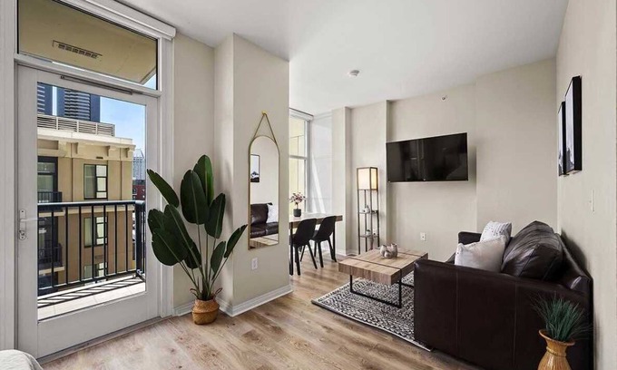 Gaslamp Quarter Apartment | Cozy Studio in the Gaslamp