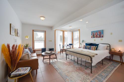 Greenfield Center Apartment | Cozy Studio on Secluded 55 Acres with Fire Pit!