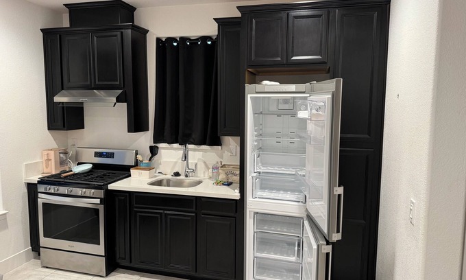 Tracy Apartment | Cozy studio with AC and WiFi in Mountain House
