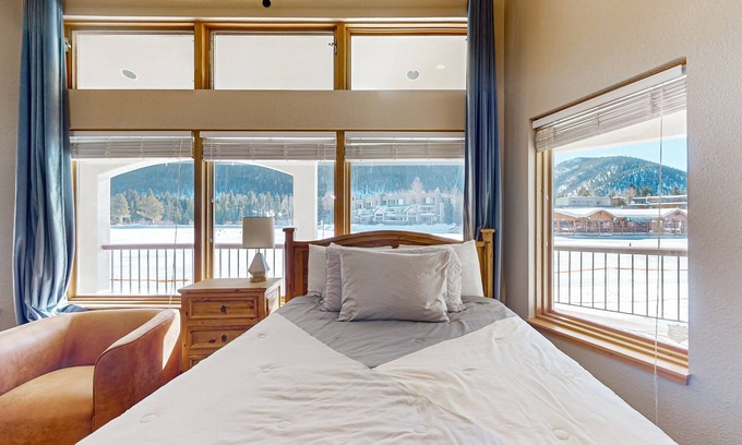 Keystone Apartment | Cozy Studio with Lake and Mountain Views, Ski Access, Bike Trails, and Hot Tub