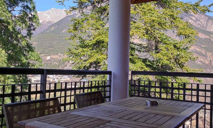 Jausiers Apartment | Cozy studio with pool, WiFi and parking