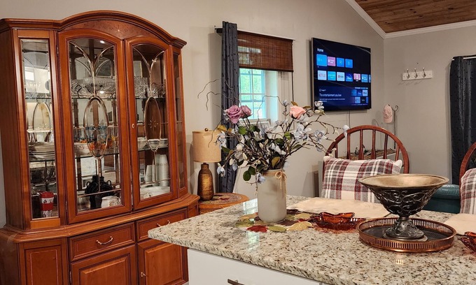 Appling Apartment | Cozy Studio with Vaulted Ceiling near Augusta, GA
