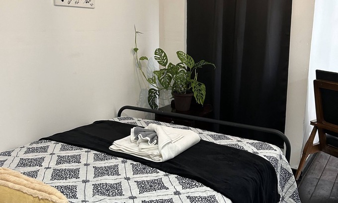 King's Park Apartment | Cozy studio with WiFi in King’s Park, Belize City