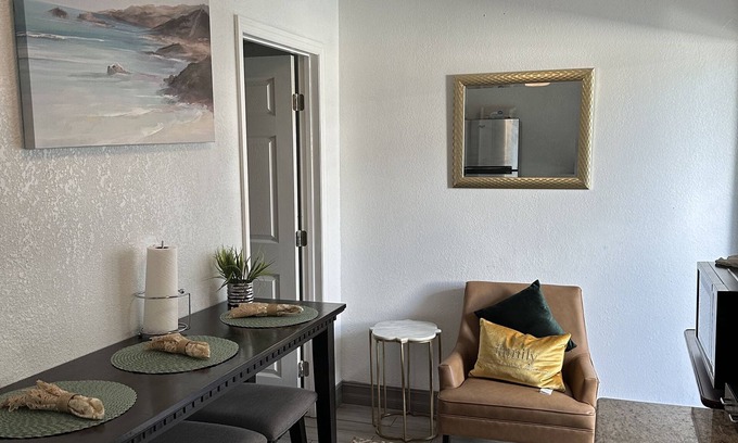 Oak Ridge Apartment | Cozy Suite in the Heart of Orlando near Universal Hot Tub Spa