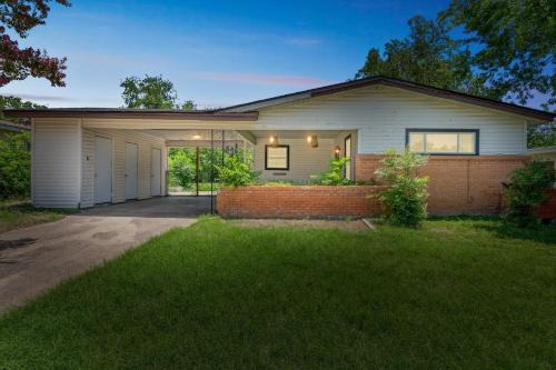 Temple House | Cozy Temple Home - Fenced Yard & Wi-Fi home