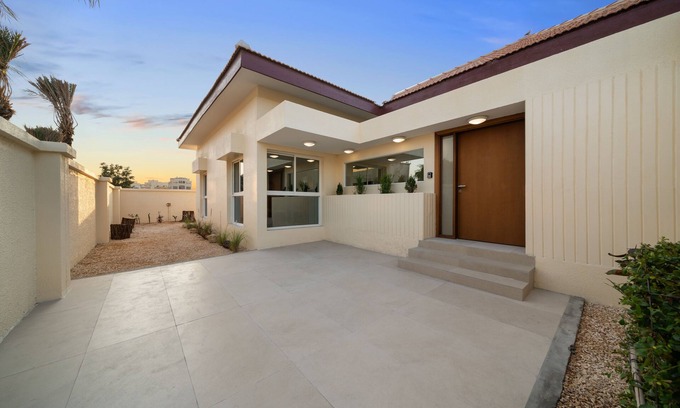 Al Mankhool House | Cozy Three Bedroom House