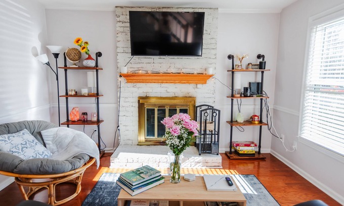 West Ashley House | Cozy Townhouse in heart of West Ashley