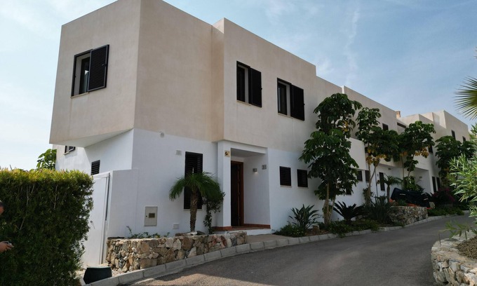 Playa Macenas House | Cozy townhouse in Macenas