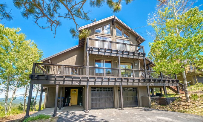 Truckee Ski Chalet | Cozy Truckee Ski Chalet with Awesome Views for 2023-24 Ski Lease