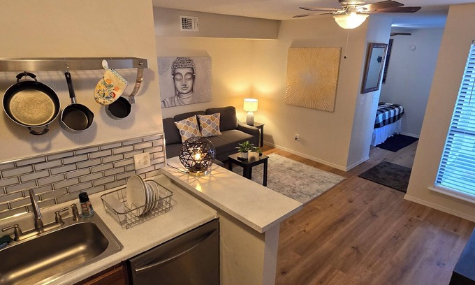 Oklahoma City Apartment | Cozy Updated Cove of Heaven, 5 mins from Lake Hefner and mall. Centrally located